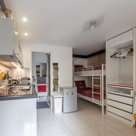 Studio a Paris et désinfection rigoureux du logis Esterno foto