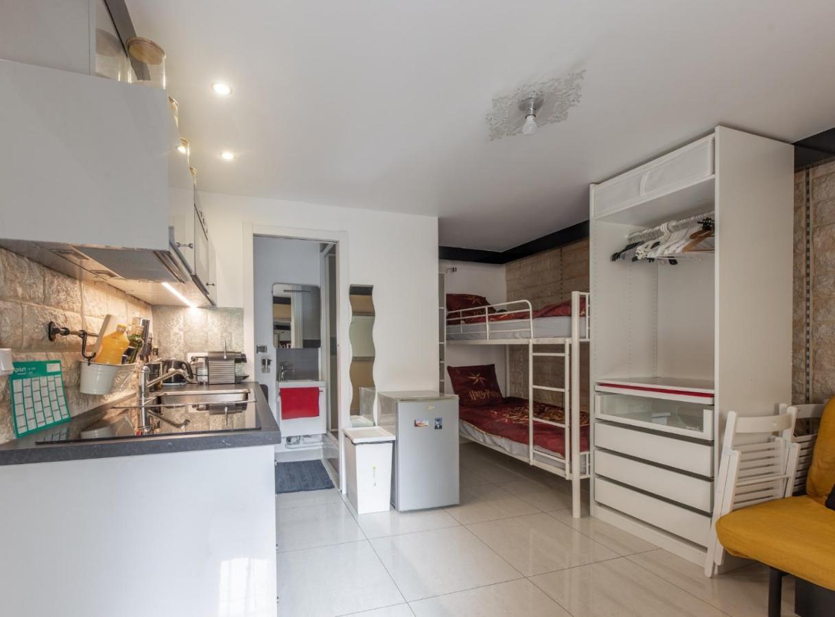 Studio a Paris et désinfection rigoureux du logis Esterno foto